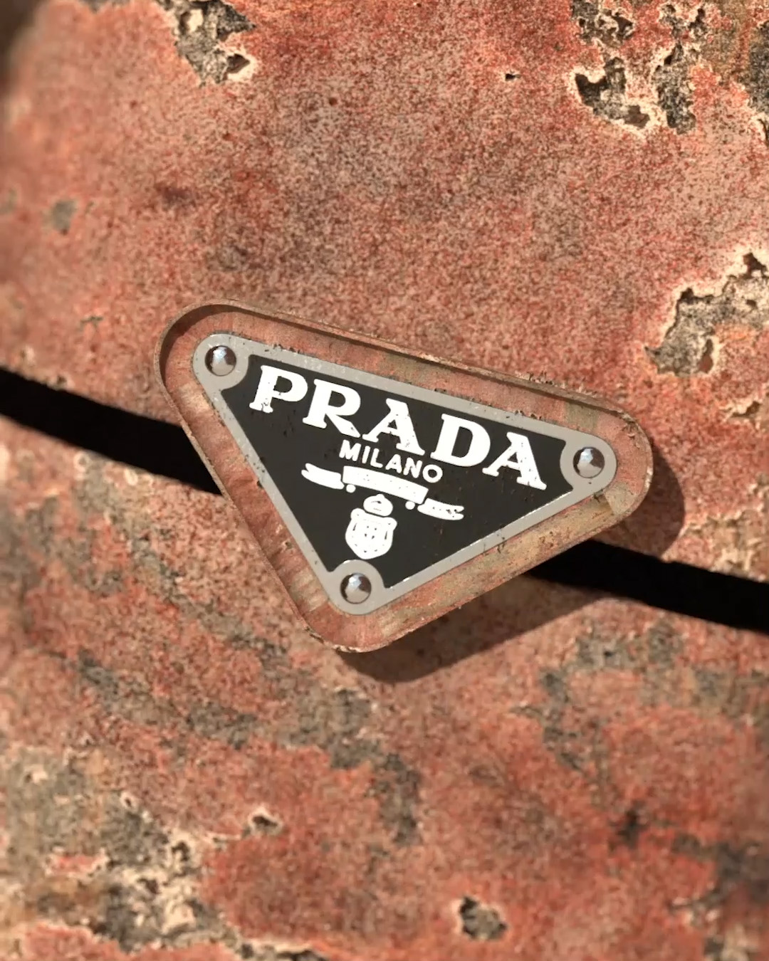 Prada — video 1 frame 2
